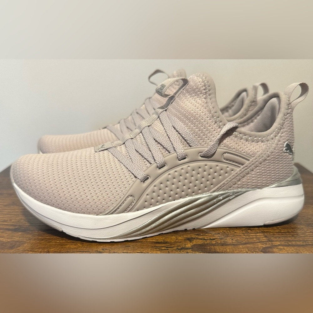 Puma Women’s Gray Softride Sophia 2 NWT Size 6